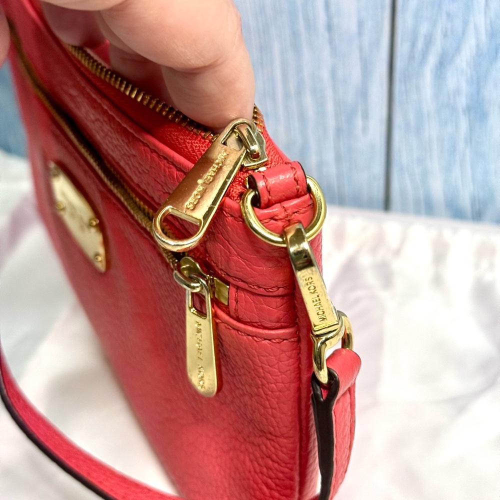 Michael Kors Pink Large Wristlet pebble leather Bag with Gold Accents EUC - Picture 11 of 16